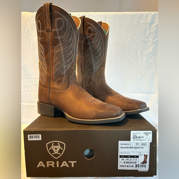 Ariat Women’s Round Up Wide Square Toe Western Boots (NWT) - Picture 1 of 10